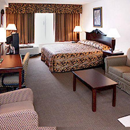 Wynnwood Plaza Hotel - Newport News Habitación foto